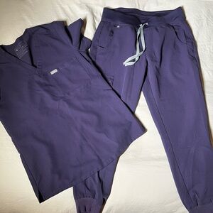 Figs: Purple Shadow Scrub Set